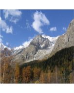 montagne con le cime innevate