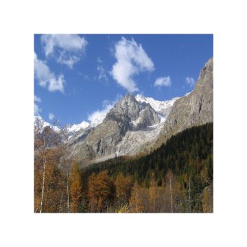 montagne con le cime innevate