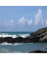 scogliera con onde oceano